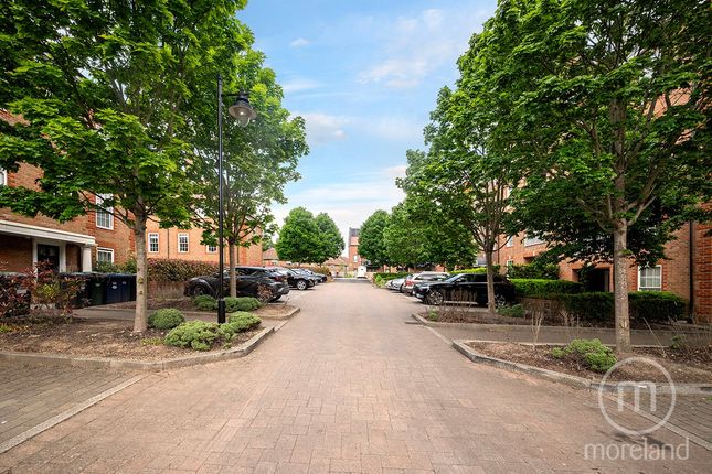 Marina Court, London N3 2 bed apartment for sale