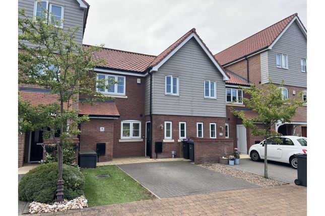 3 bedroom town house for sale