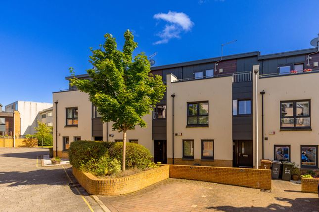 Devon Gardens, Edinburgh EH12 5 bed townhouse for sale