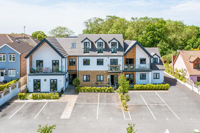 Ferry Road, Hockley, SS5 2 bed apartment for sale