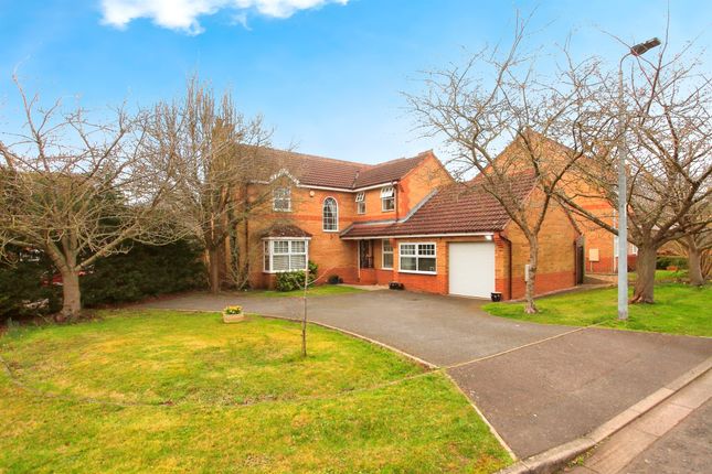 5 bed detached house