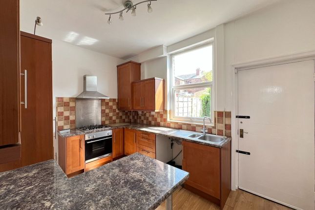 Stockport Road, Hyde, SK14 5RU 2 bed terraced house for sale