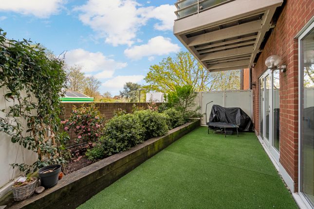 Kingston Road, Wimbledon SW20 2 bed apartment for sale