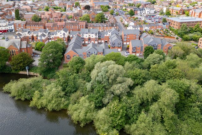 3 bedroom flat for sale