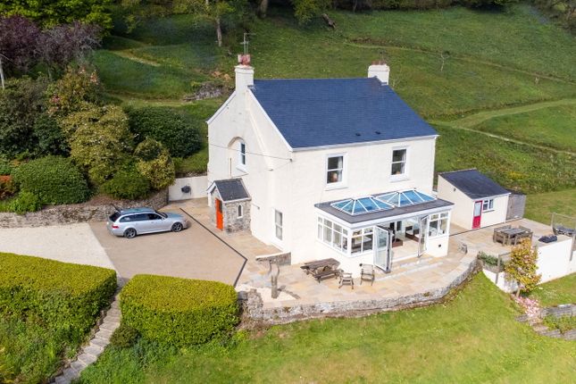 5 bed detached house