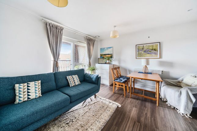 Adenmore Road, London, SE6 2 bed flat for sale