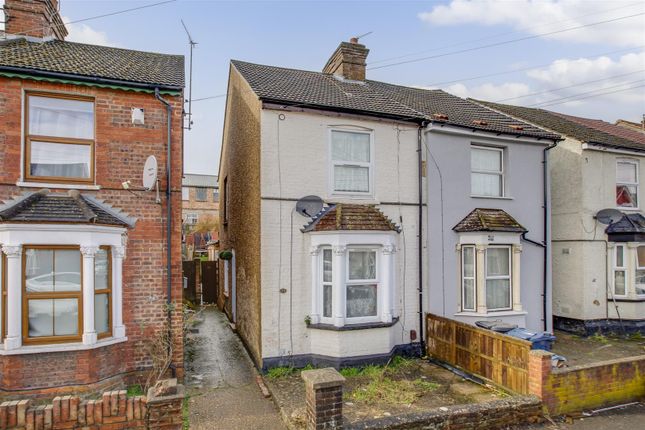 Lindsay Avenue, High Wycombe HP12 3 bed semi