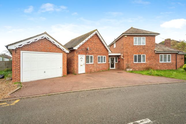 4 bed detached house