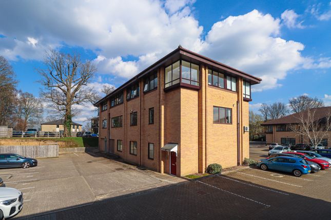 Porters Wood, St. Albans, AL3 2 bed flat for sale