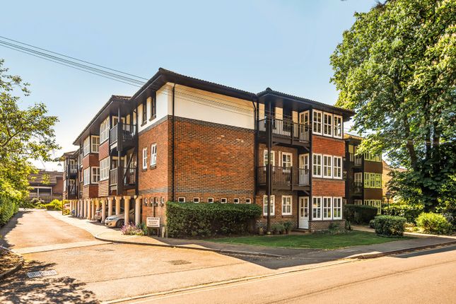 Madeira Road, West Byfleet, KT14 2 bed flat for sale