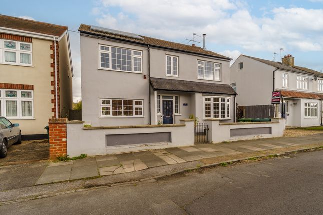 5 bed detached house