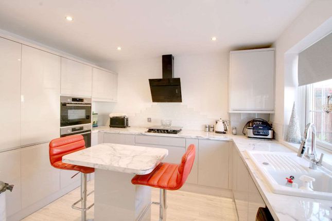 Gladstone Road, Farnborough BR6 3 bed semi