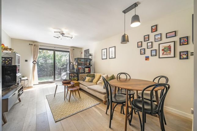 Brudenell Road, Tooting, London, SW17 2 bed terraced house for sale