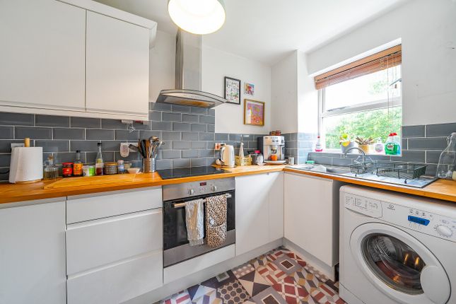 Molyneux Drive, London, SW17 1 bed flat for sale