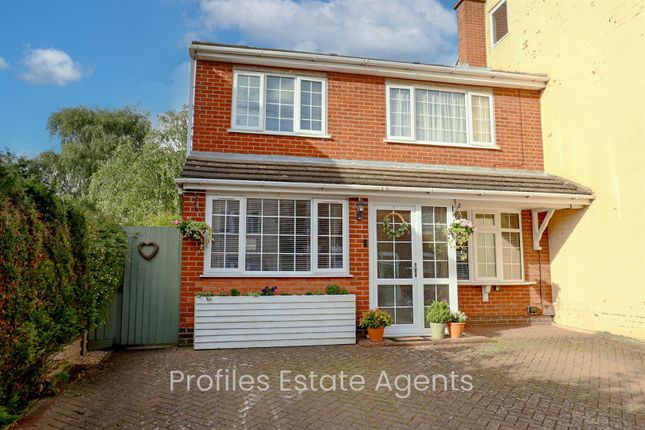 4 bedroom link detached house for sale