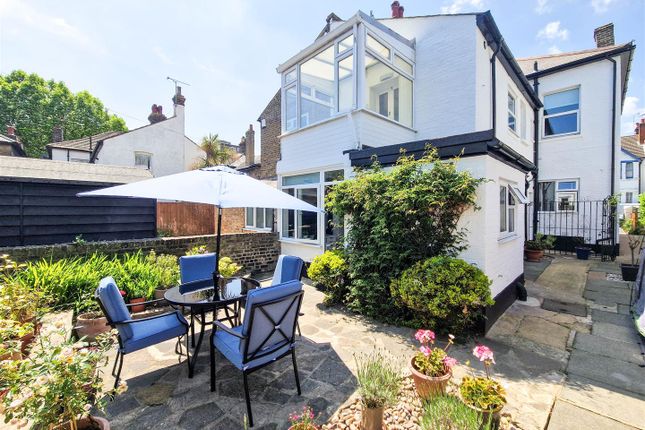 2 bed flat