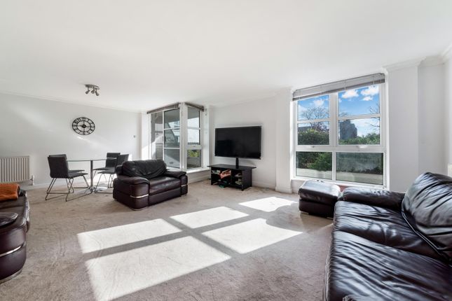 Barrier Point Road, E16 2 bed apartment for sale
