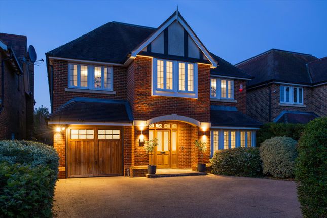 5 bed detached house