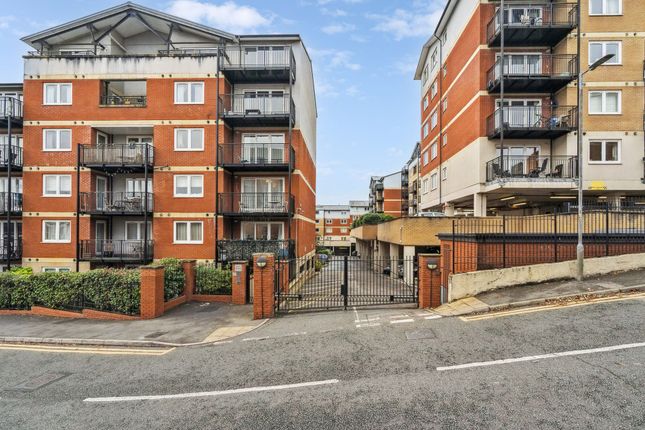 Northway, Rickmansworth WD3 2 bed apartment for sale