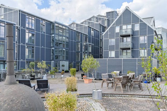 Three Mill Lane, London E3 2 bed flat for sale