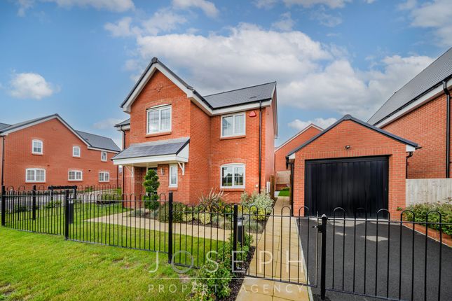 Hummingbird Drive, Stowmarket, IP14 4 bed detached house for sale