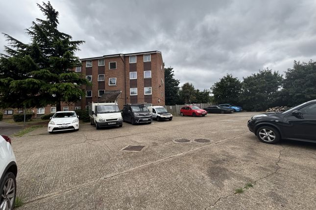 Barking IG11 2 bed flat for sale
