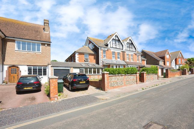6 bedroom semi-detached house for sale