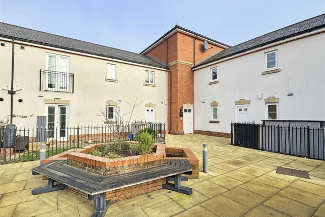 Little Dominie Court, Fayrewood... 2 bed apartment for sale