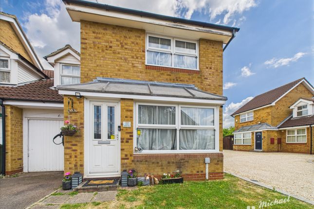 Puffin Way, Watermead, Aylesbury 3 bed link detached house for sale