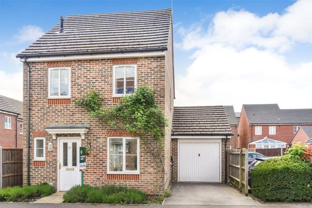 Woodland Walk, Hampshire GU12 3 bed detached house for sale