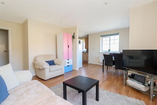 Knepp House, Kennedy Road, Horsham 2 bed flat for sale
