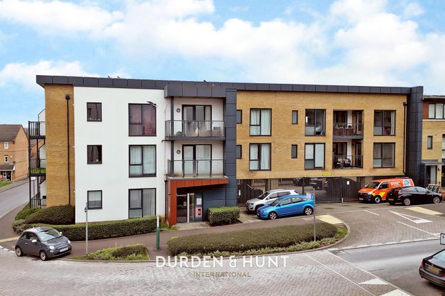 Larch Place, Harold Wood, RM3 2 bed apartment for sale