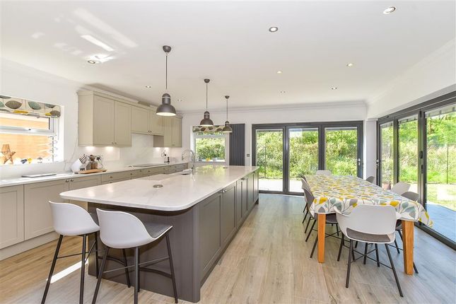 Olivers Court, Tonbridge TN12 6 bed detached house for sale