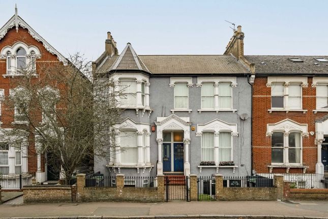 Upper Tollington Park, London N4 2 bed flat for sale
