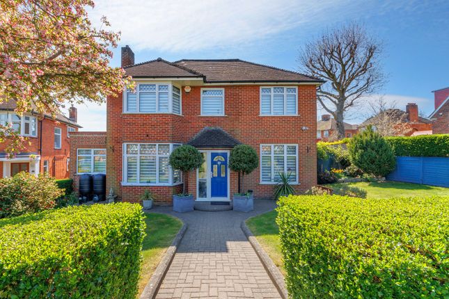 Enfield EN2 4 bed detached house for sale