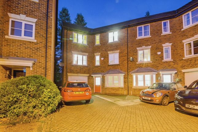6 bedroom semi-detached house for sale