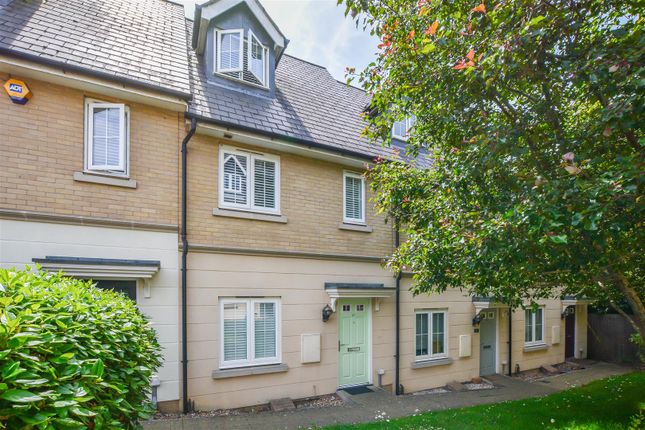 De Paul Way, Brentwood 3 bed terraced house for sale
