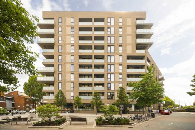 New Village Avenue, London E14 2 bed flat for sale