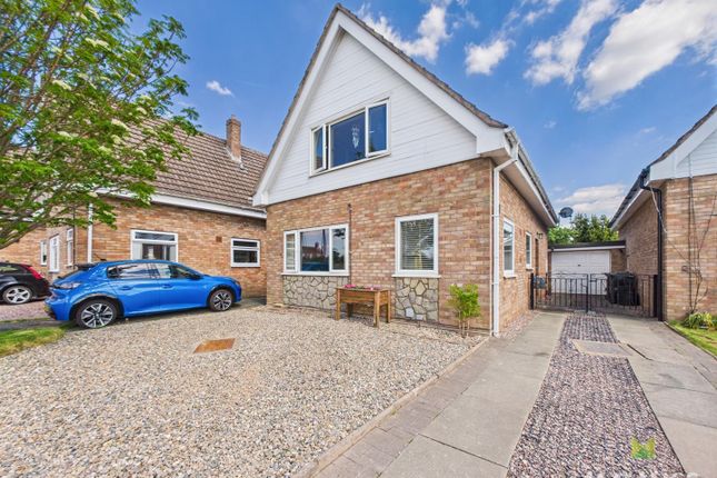 4 bed link detached house