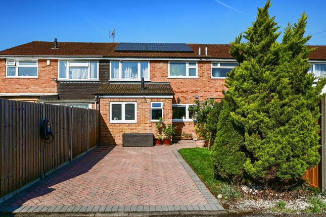 Beaulieu Gardens, Camberley GU17 3 bed terraced house for sale