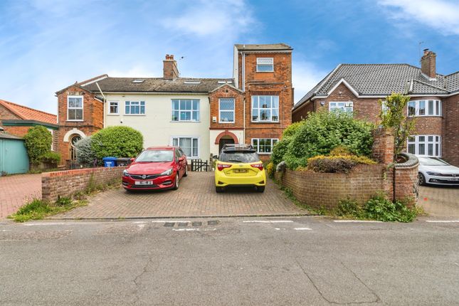 2 bedroom ground floor flat for sale