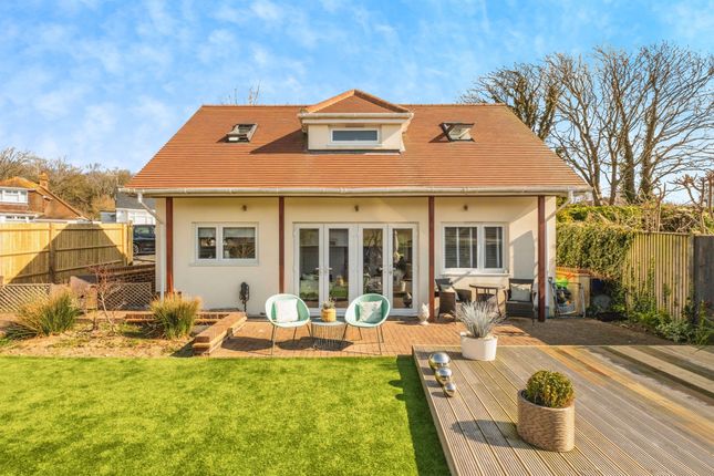 2 bedroom detached house for sale