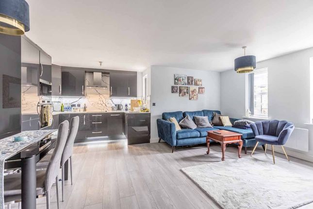 Mill Street, Slough SL2 2 bed apartment for sale