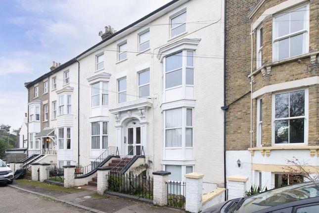 Devonshire Terrace, Broadstairs, CT10 2 bed flat for sale