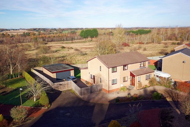 5 bed detached house