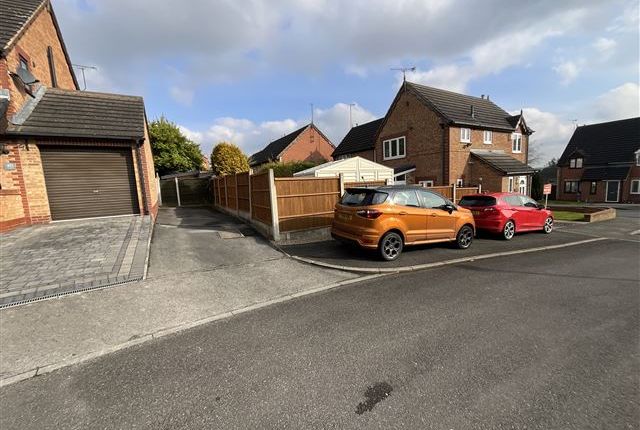 Duckham Drive, Aston, Sheffield, S26 2DZ 3 bed semi