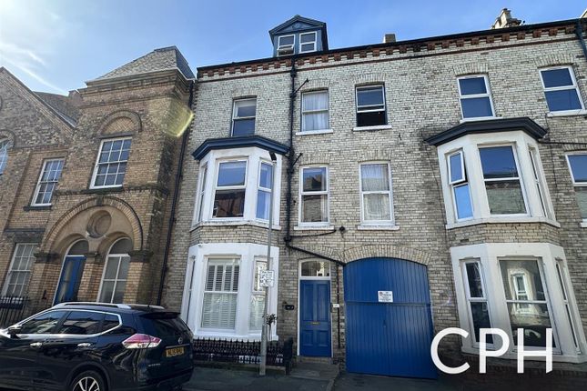 Belle Vue Parade, Scarborough 2 bed flat for sale