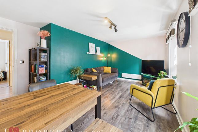 2 bed flat