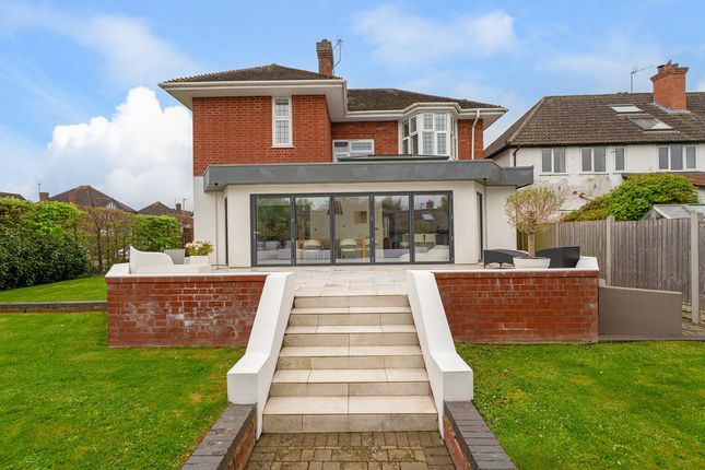 5 bed detached house