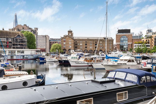 St. Katharine Docks, Wapping, E1W 2 bed houseboat for sale